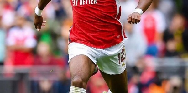 太出色了！阿森纳新人铁卫制霸攻防两端，塔帅争冠奖杯的关键点